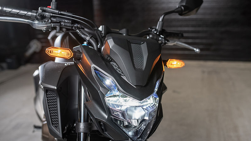CB500F, gros plan sur le système LED 
