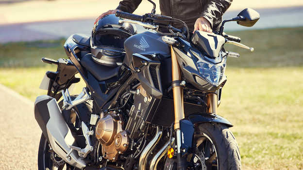 CB500F - Une moto non carénée affûtée et de nouveaux graphismes