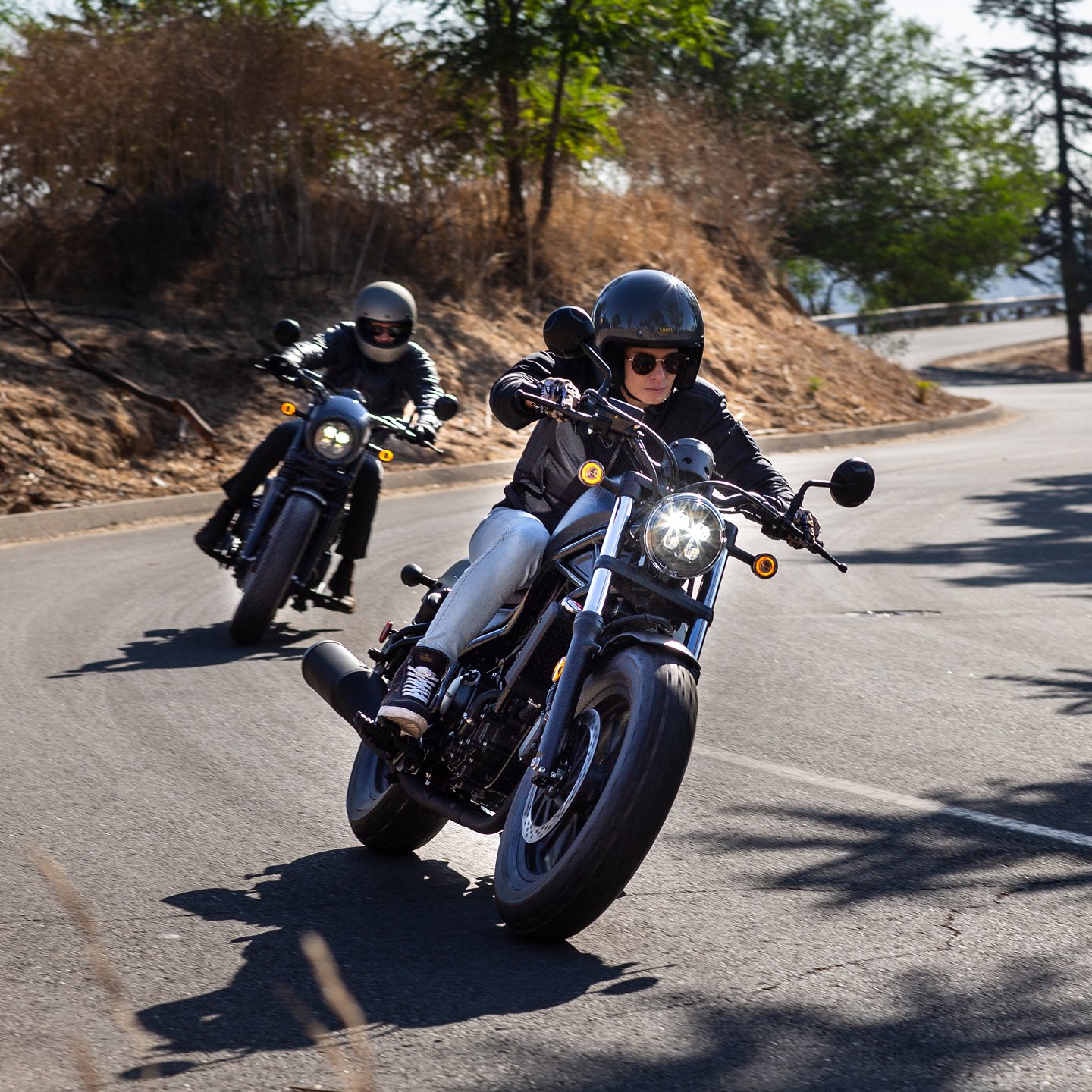 Deux pilotes au guidon de CMX500 Rebel