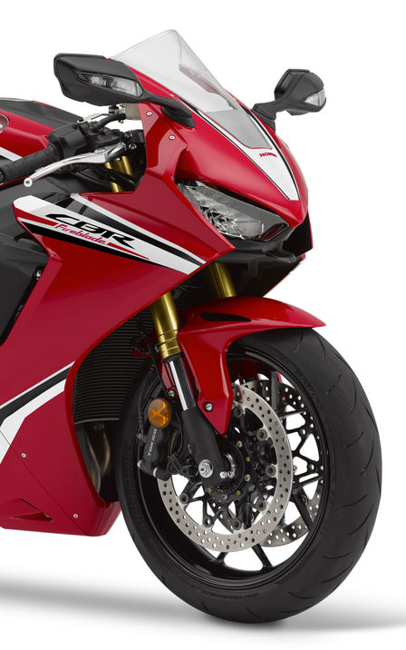 Vue de trois quarts face de la Honda CBR1000RR Fireblade.