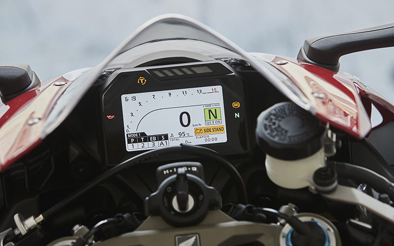 Gros plan sur le tableau de bord de la CBR1000RR Fireblade SP