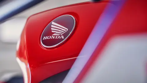 Gros plan sur le logo Honda de la CBR600RR