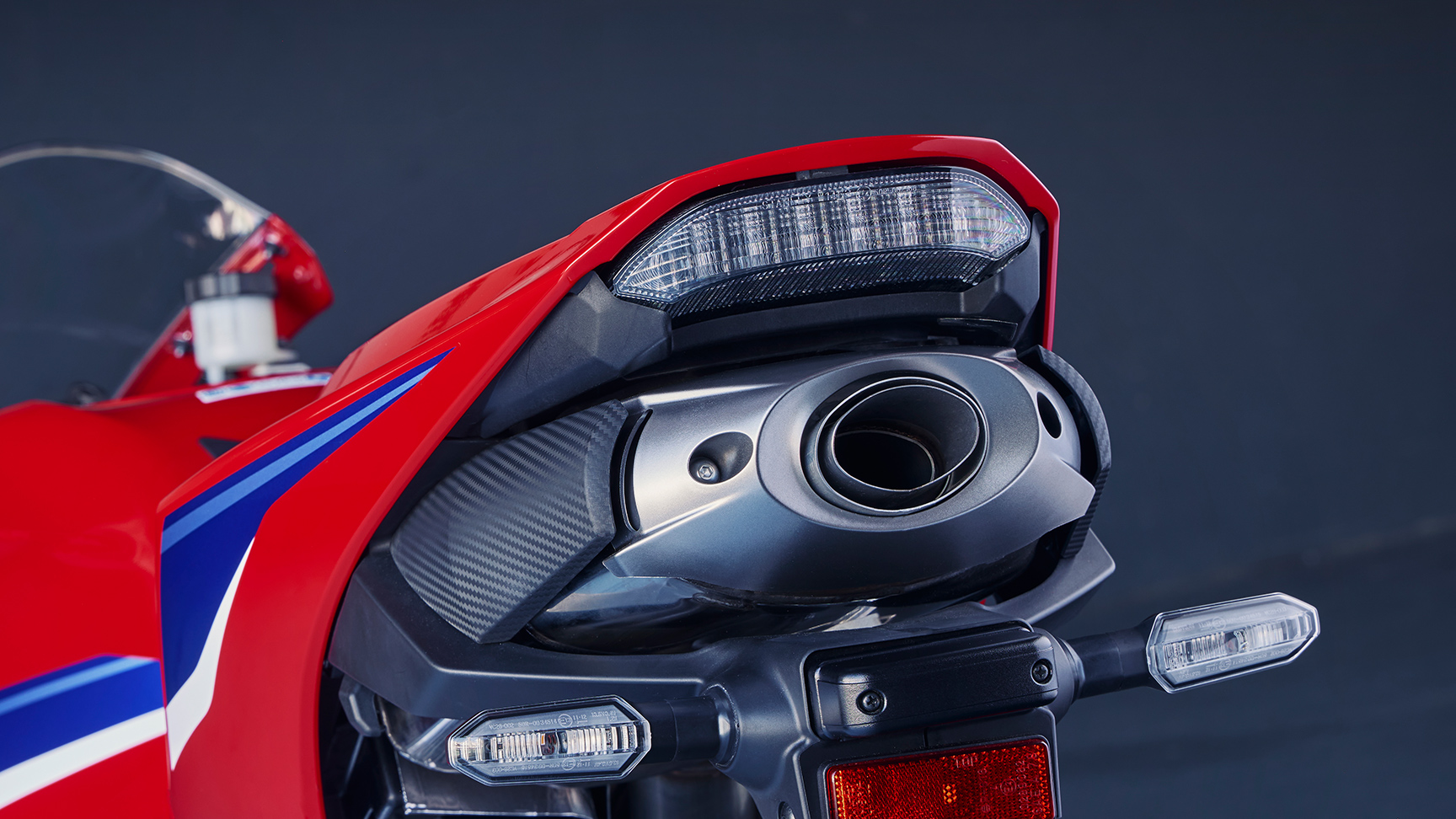 Silencieux d’échappement simple centré vers le haut CBR600RR.