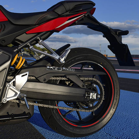 Sportive CBR650R, gros plan sur la roue arri&egrave;re