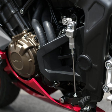 Sportive CBR650R, gros plan sur le moteur