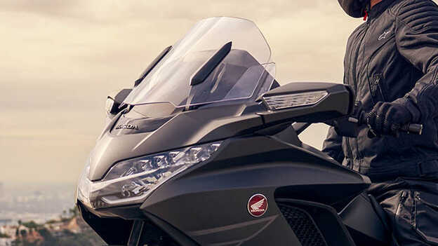 Honda GL1800 Gold Wing, bulle réglable à commande électrique