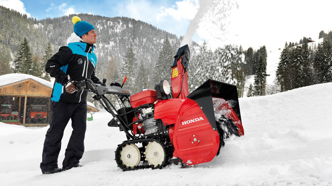 S&eacute;rie 9, utilis&eacute;e par un d&eacute;monstrateur, en montagne