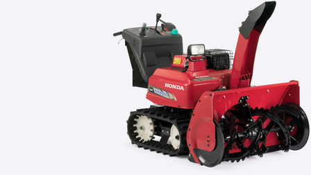 Vue de trois-quarts face, mod&egrave;le hybride tourn&eacute; vers la droite.