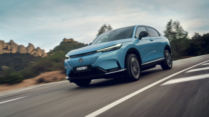 Front view Honda-e charging